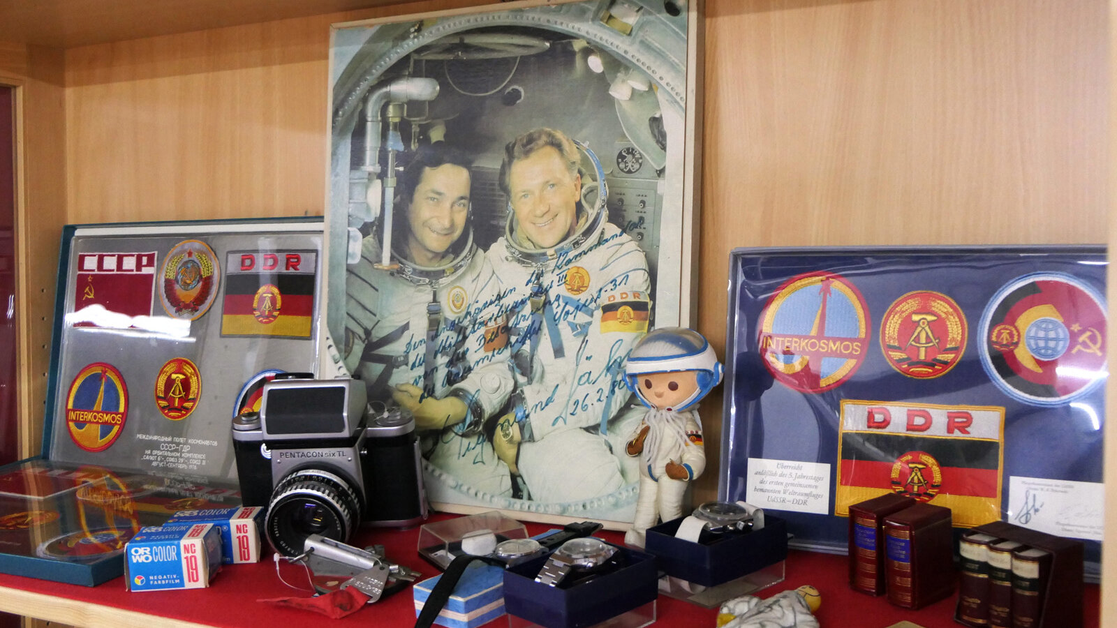 Objects commemorating the German astronaut Sigmund Jähn. 