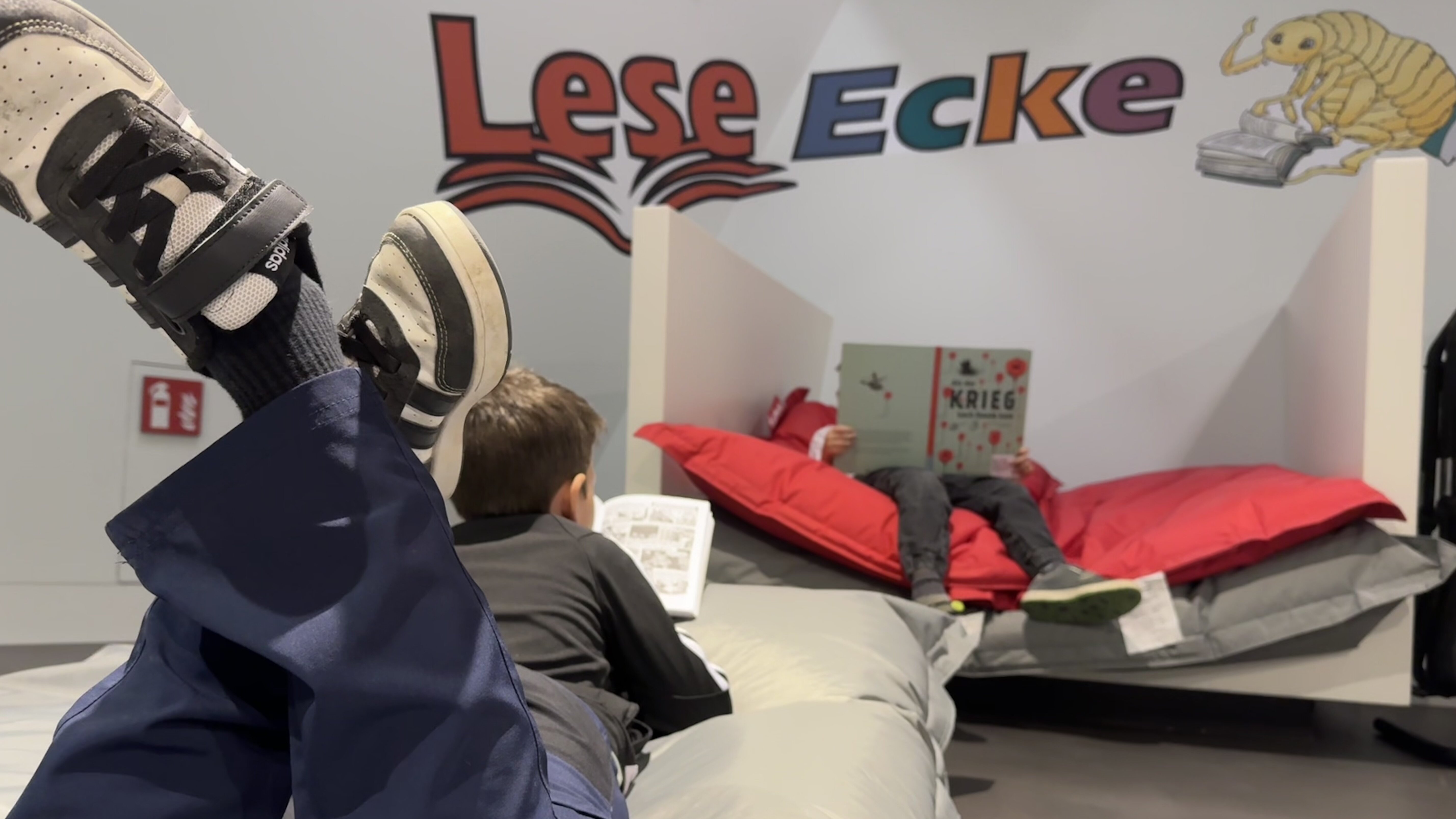 Zu sehen ist unsere gemütliche Leseecke im 3. Stockwerk des Museums.