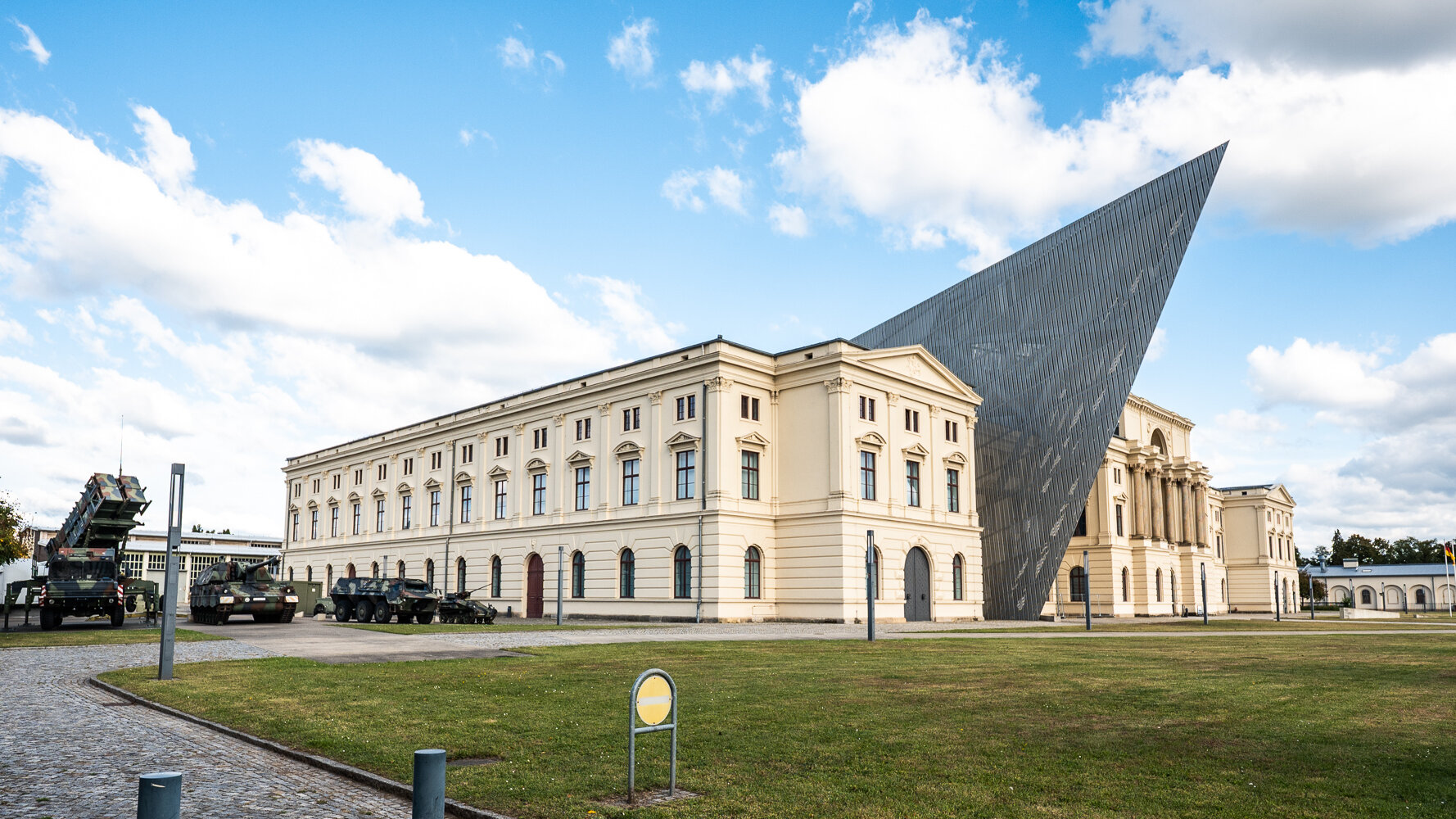 Zu sehen ist das Gebäude des Militärhistorischen Museums in Dresden.