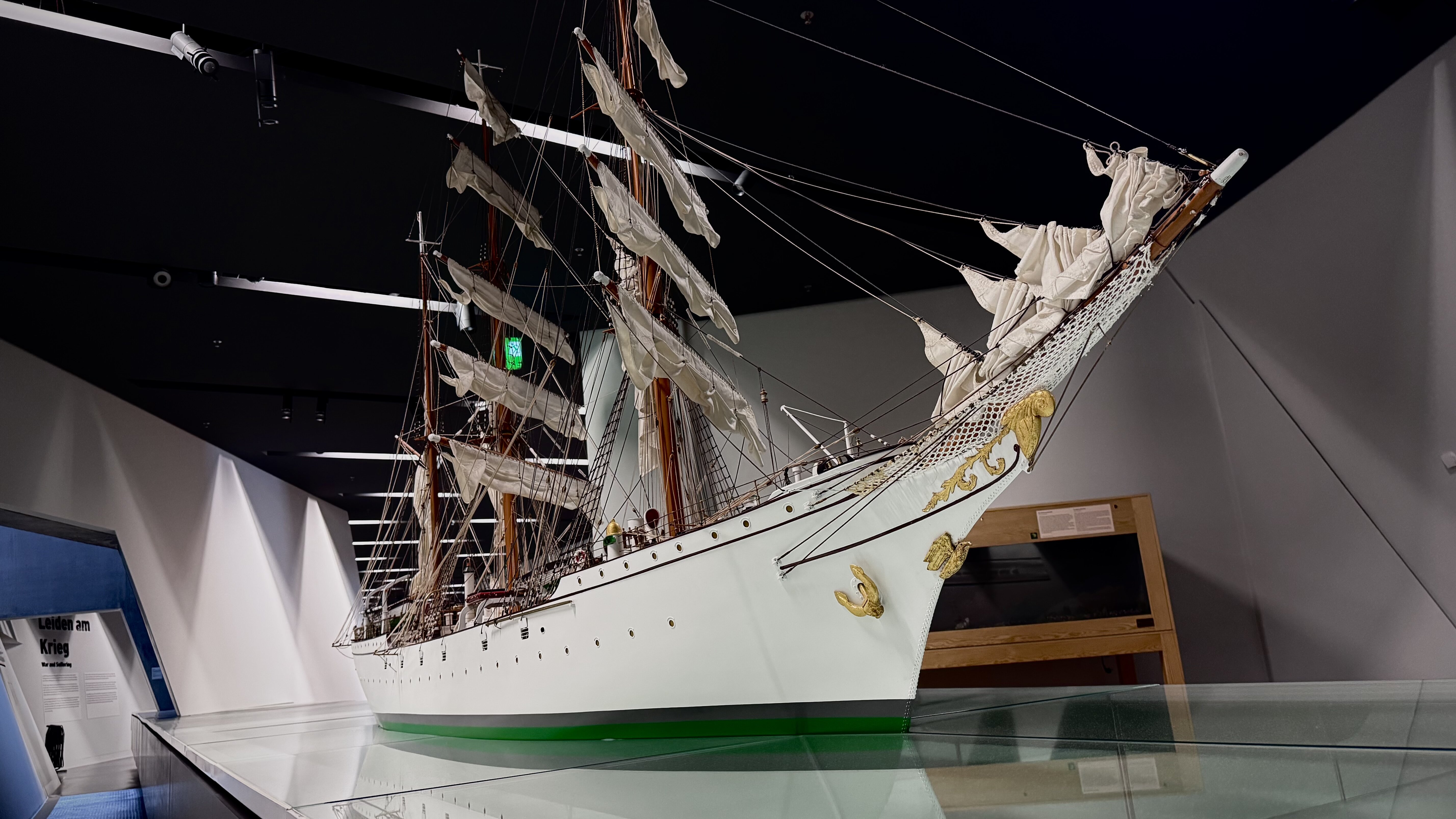 Model of the training ship Gorch Fock, whose identical predecessor served in the navy of the Third Reich. 