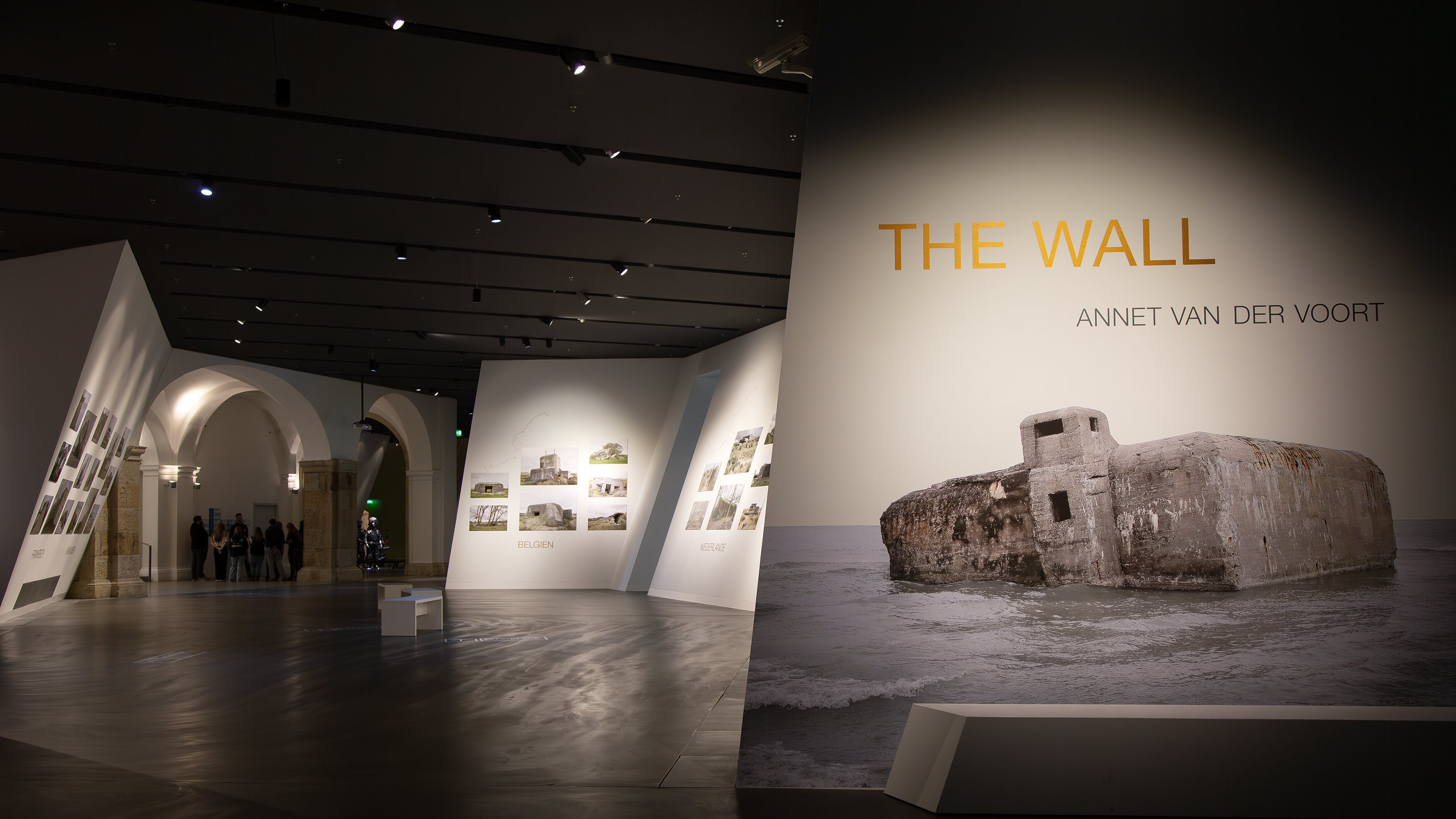 Das Bild zeigt die Ausstellung kurz vor der Eröffnungsveranstaltung.
