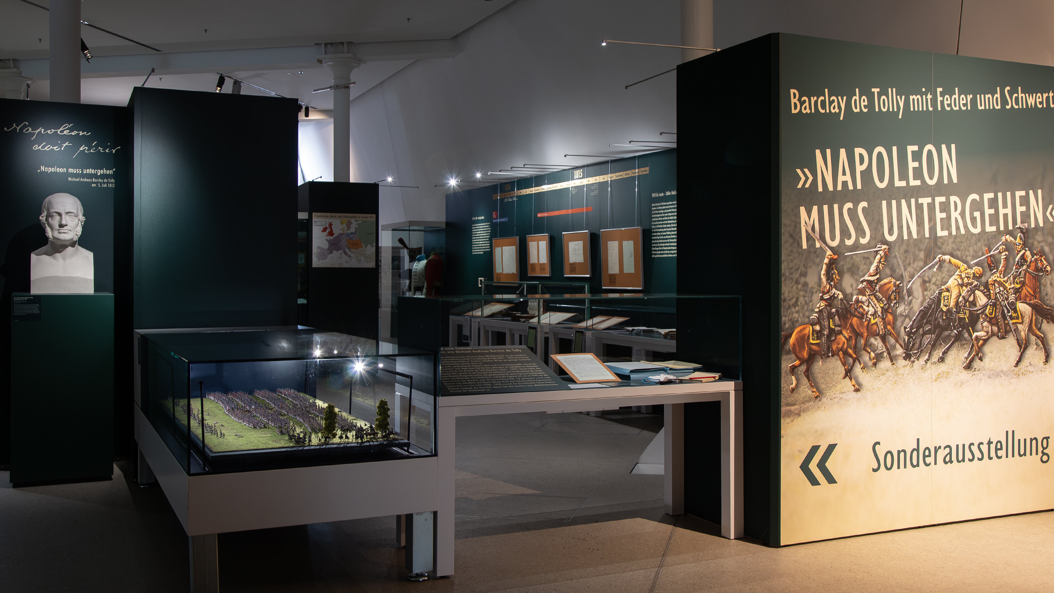 Zu sehen ist hier der Eingangsbereich der Sonderausstellung Napoleon muss untergehen. 